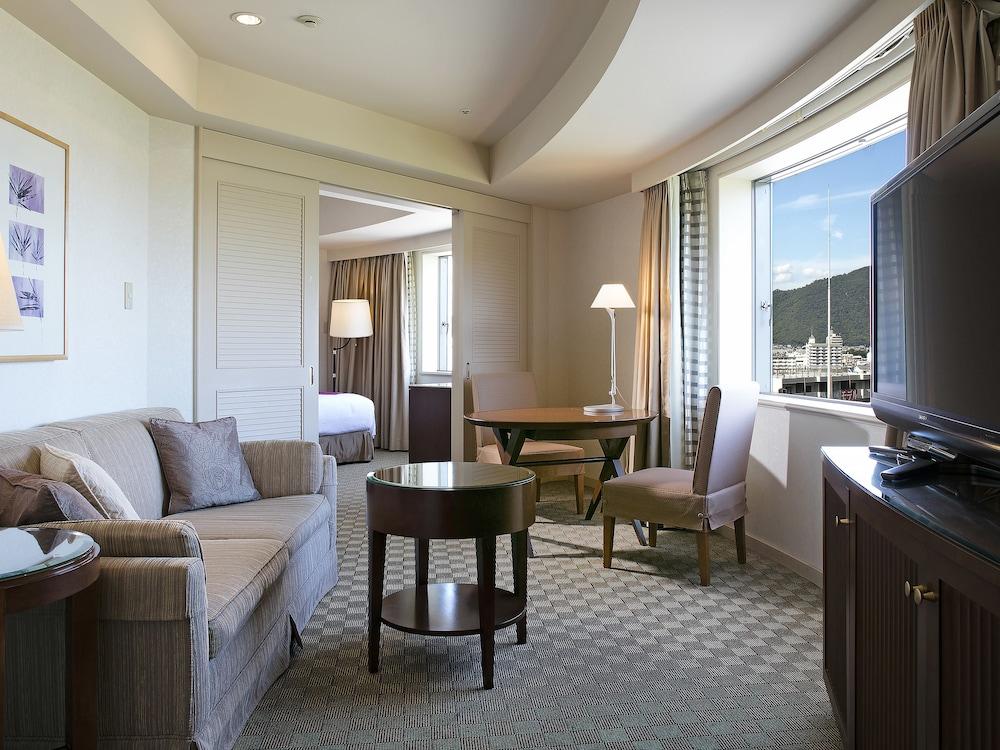 Miyako Hotel Gifu Nagaragawa Exteriör bild A suite at the Hilton Tokyo