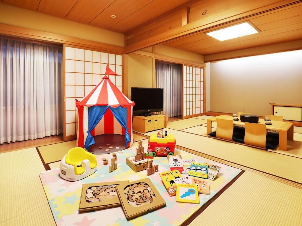 Miyako Hotel Gifu Nagaragawa Exteriör bild A room at a Japanese hotel